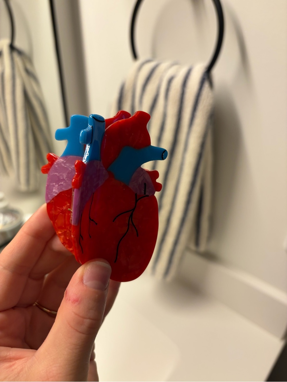 Heart Claw Clip - Picture 3 of 3